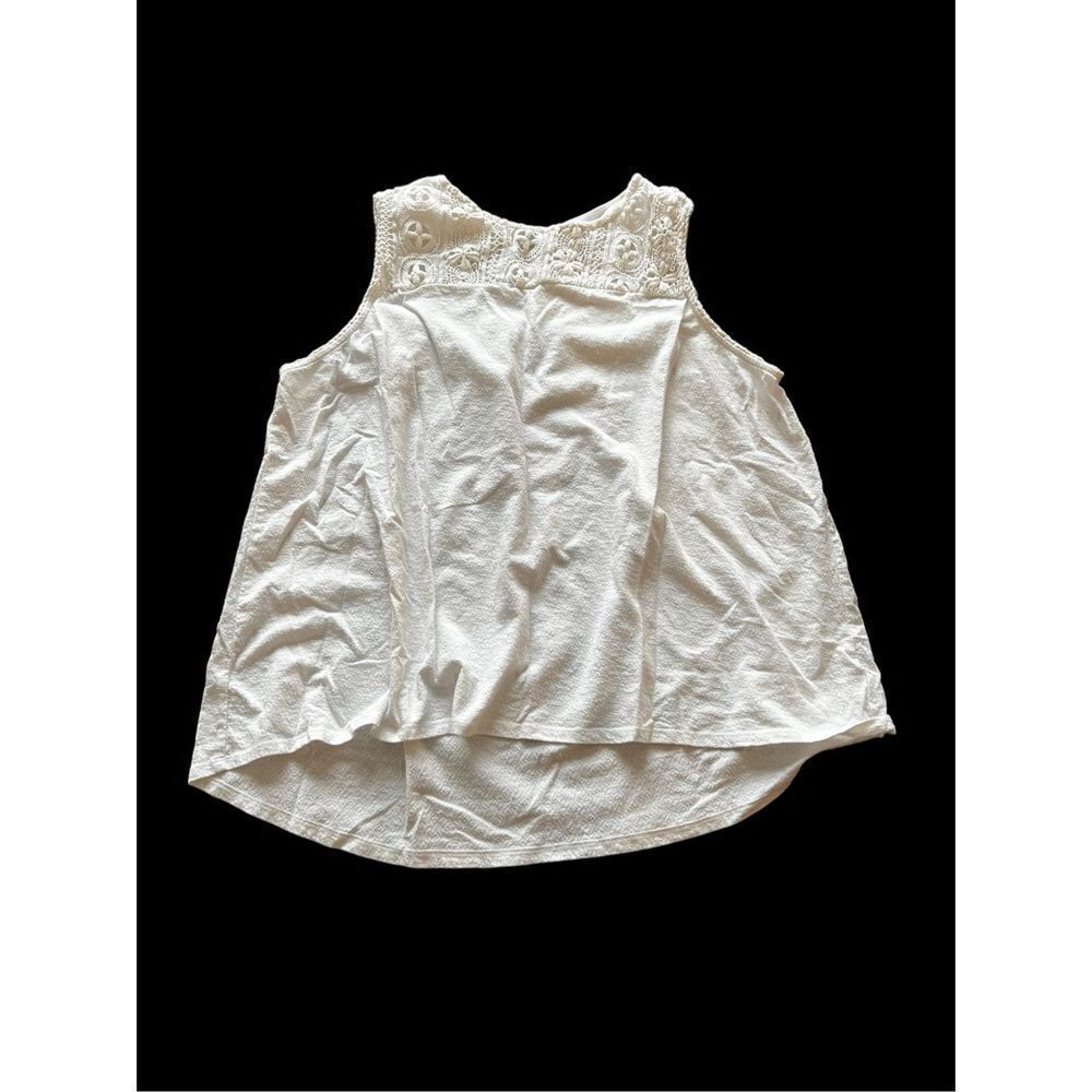 Dip 100% cotton weave sleeveless top lace around neck line. XXL